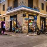 Sulla sinistra ecco la libreria-pub �Prinz Zaum�, che dal 2014 ha preso il posto della Latteria Principe che qui operava dalla seconda met� degli anni 30